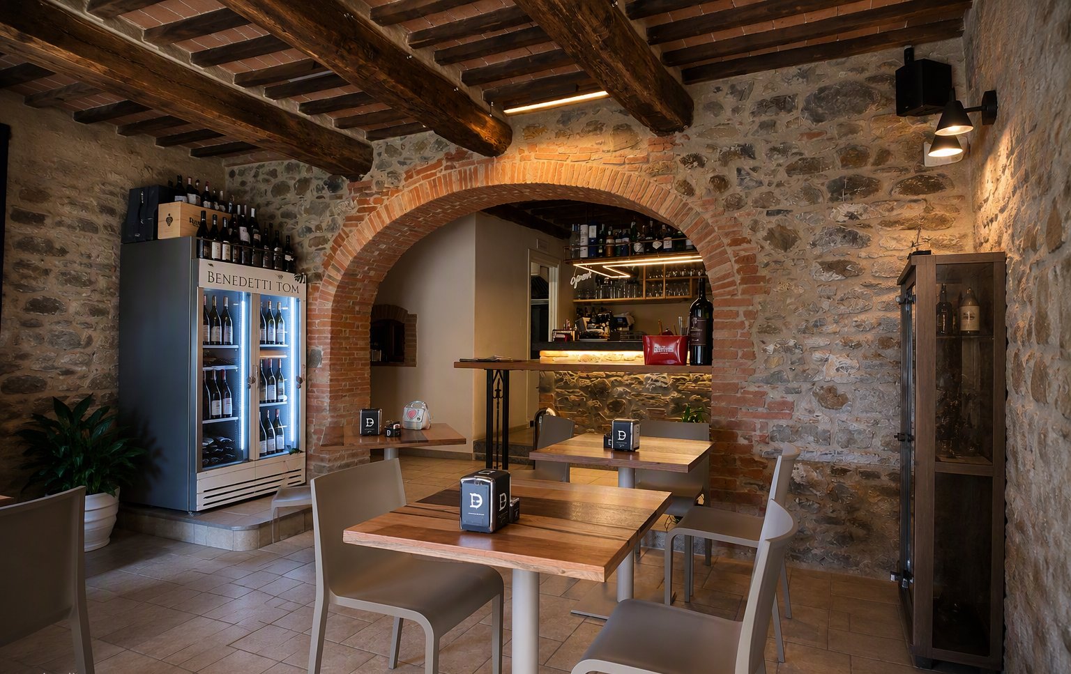 Atmosfera di PiVù Wine Bar